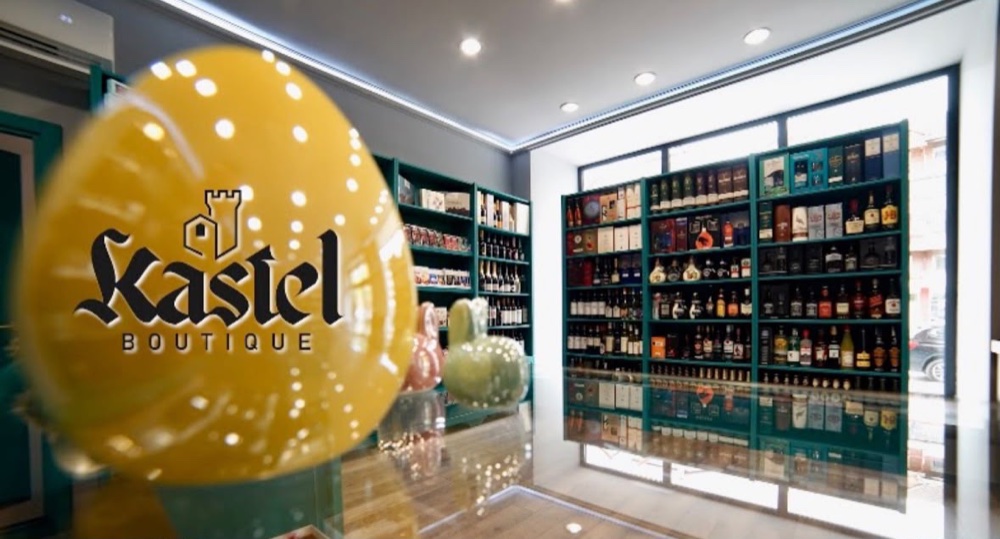 Interiorul magazinului Boutique Kastel din Hunedoara